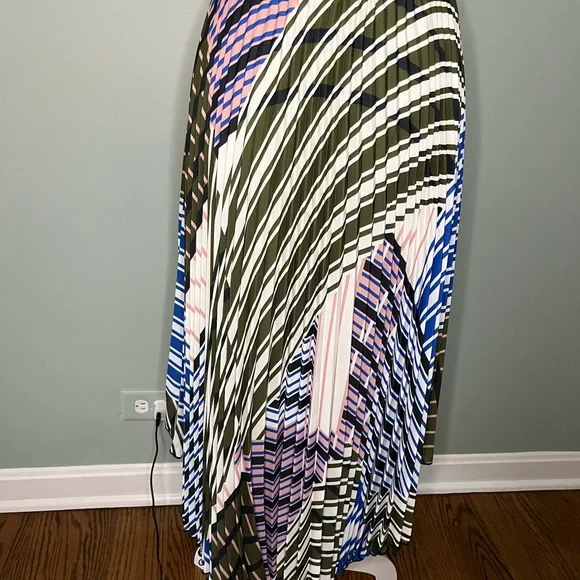 Parker Flowy, Pleated Graphic Skirt - Picture 5 of 5